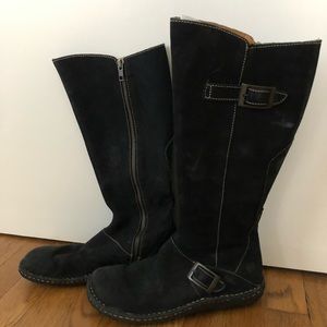 Suede high boots, comfortable.